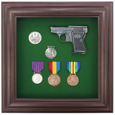 Пистолет Беретта и итальянские медали